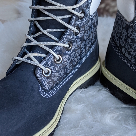 Timberland Navy and White Nubuck 6' Boots - Picture 14 of 15